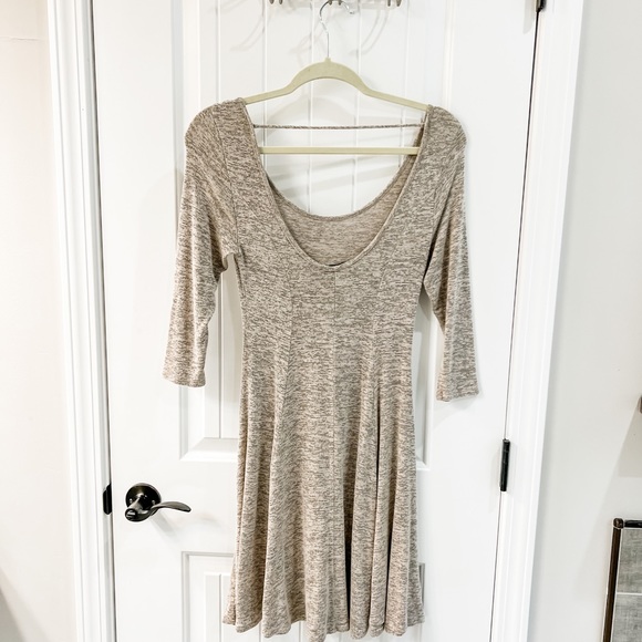 Acemi Beige Open Back 3/4 Sleeve Lightweight Sweater Dress Size Small - Picture 7 of 7